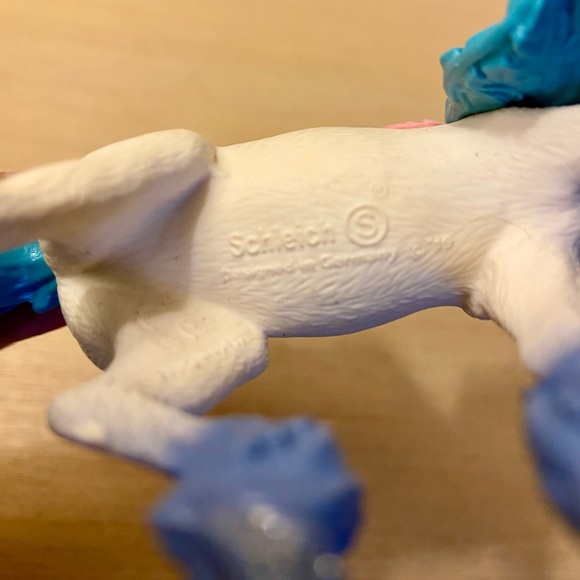 Schleich Bayala, Flower Pegasus Unicorn Toy Figurine with Blossom Mane and Tail - Picture 6 of 6